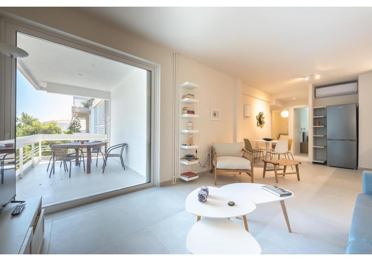 Lovely 2 Bedroom Vouliagmeni Daire Atina